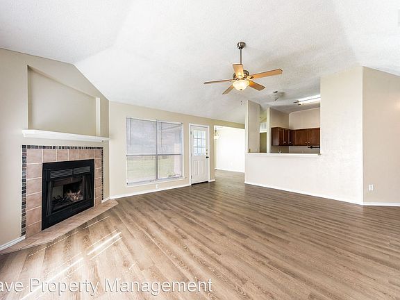 5th image of 601 Eaglecreek Dr