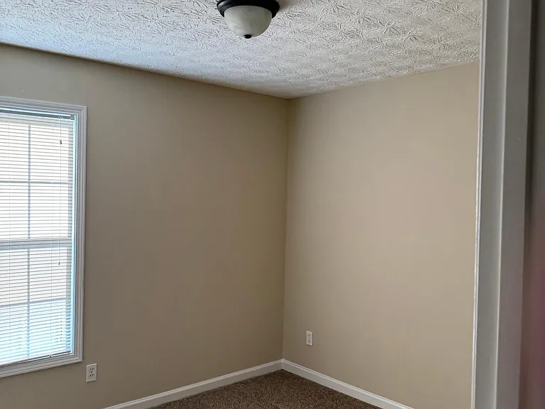 1542 Oakleaf Ct — Photo 9