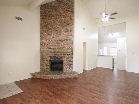 5th image of 302 Bluegrass Ln #302