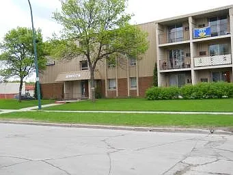 1075 Andrews Street — Photo 3
