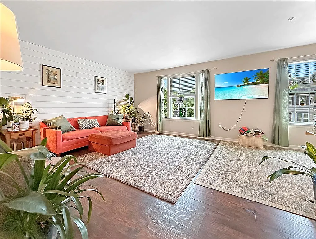 3 bed, 2.5 bath, 1988 sqft, $2,500 — Photo 3