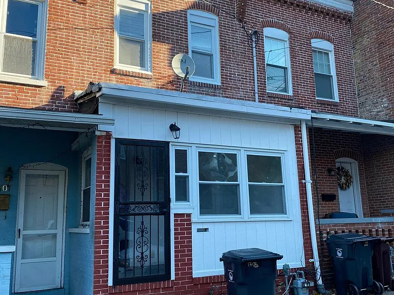 1705 W 8th St — Photo 9
