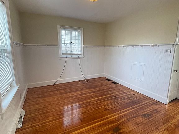 3rd image of 380 River St #380