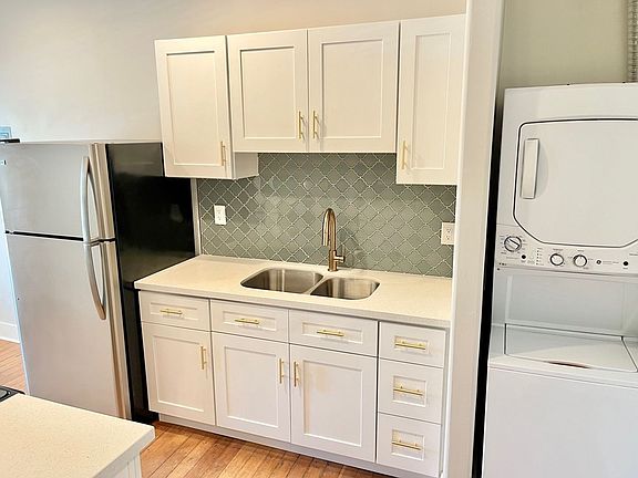 2nd image of 342 W Willetta St #6