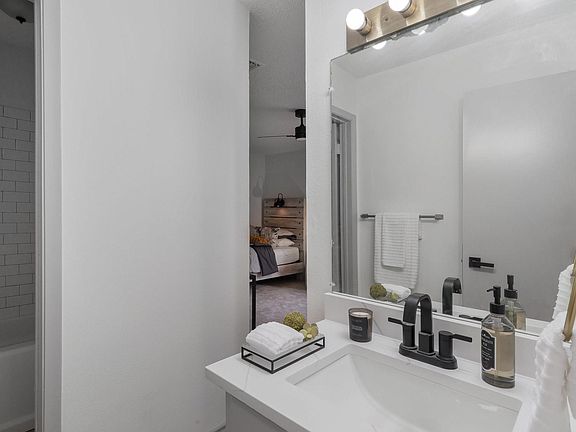 2nd image of 5981 Arapaho Rd APT 305