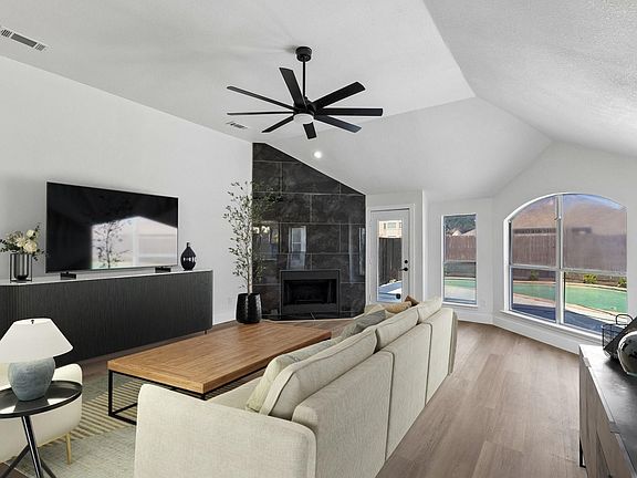 3rd image of 305 Droinwich Cir