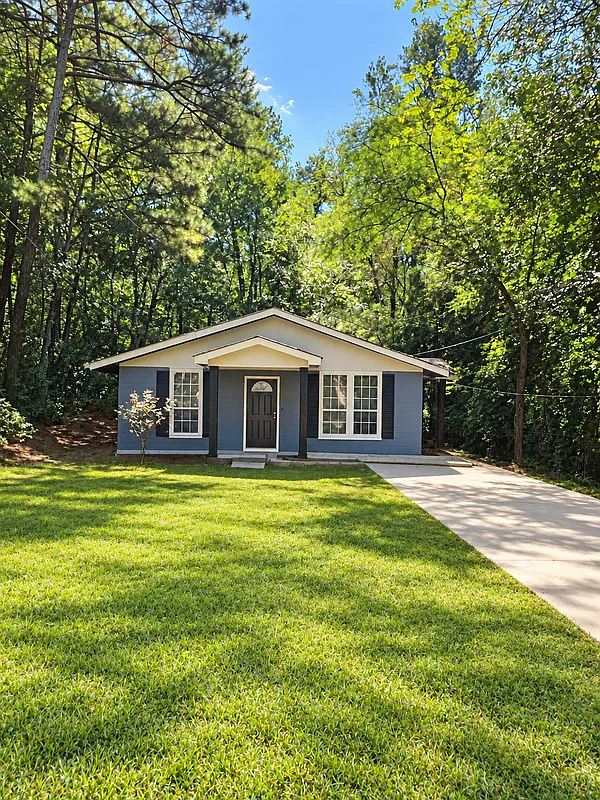3 bed, 2.0 bath, 1189 sqft, $1,700 — Photo 1