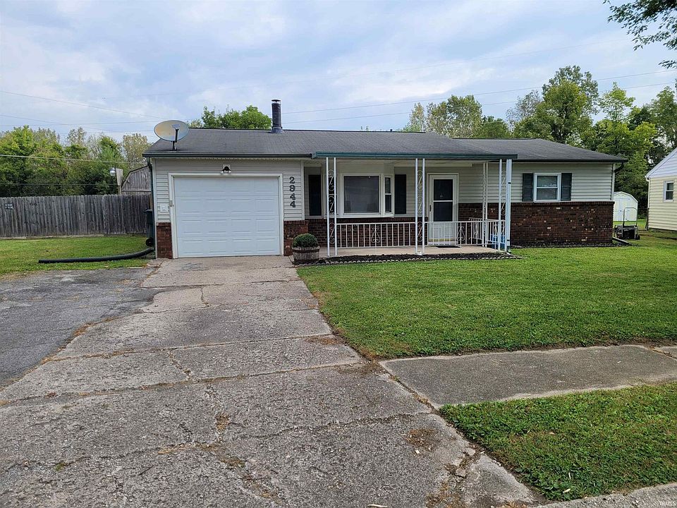 1st image of 2944 S Chippewa Ln