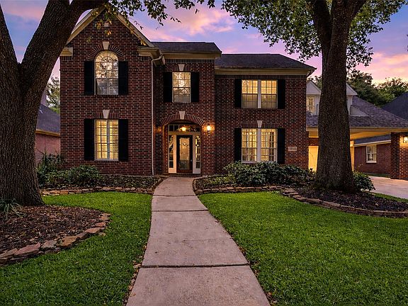3rd image of 15614 Mustang Creek Cir