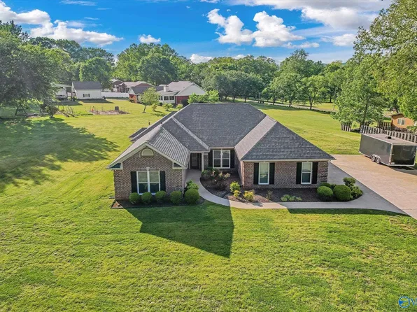 221 Powell St, Gurley, AL 35748