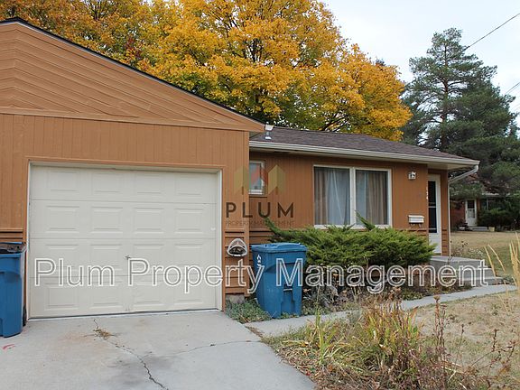 2nd image of 134 SW Higgins Ave