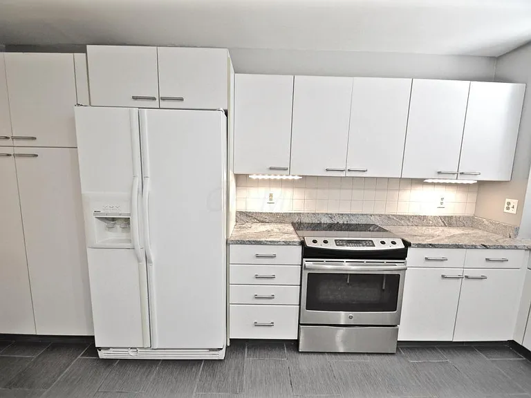 258 Jackson St — Photo 17
