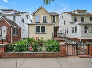 33-22 208th St, Bayside, NY 11361
