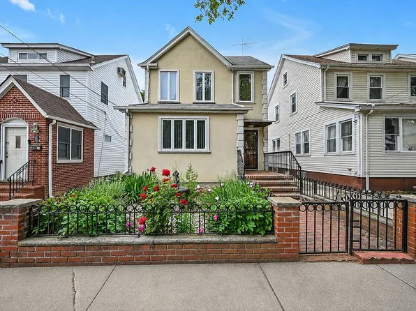 33-22 208th St, Bayside, NY 11361
