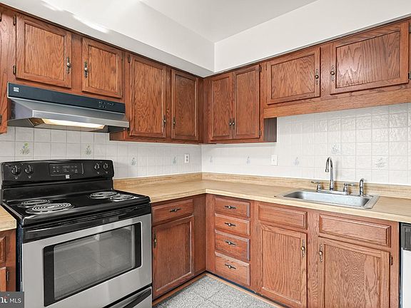 4th image of 49 Winslow Park Dr