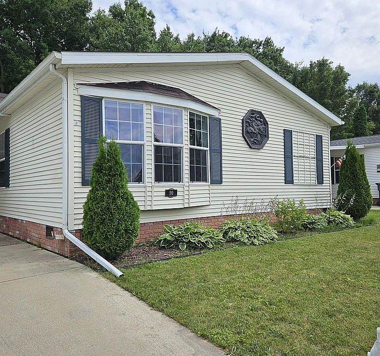 1st image of 90 Twin Oaks Dr