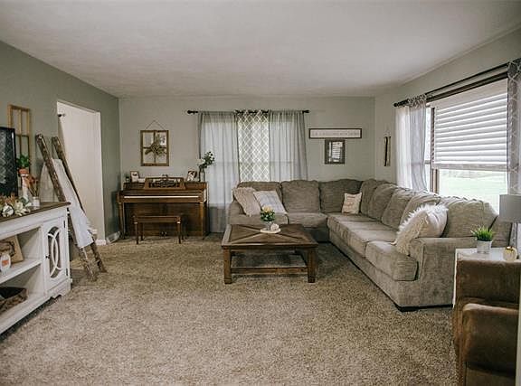 5th image of 668 Lakeview Dr