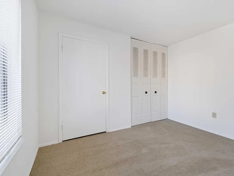 Foxridge Apartment Homes — Photo 136