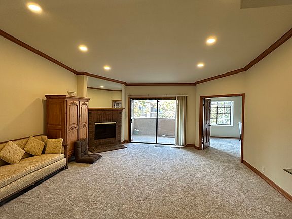 3rd image of 8840 Villa La Jolla Dr Unit 303