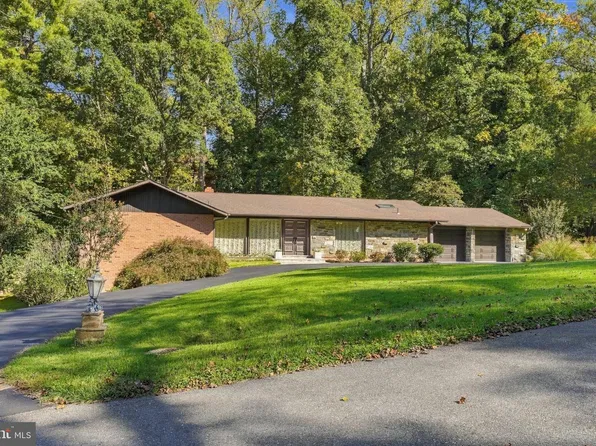 9017 Charred Oak Dr, Bethesda, MD 20817