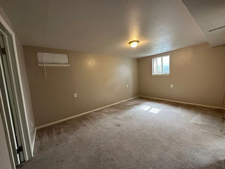 150 S Hooker St — Photo 14
