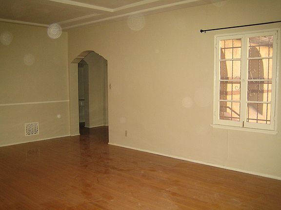 4th image of 1008 S Sycamore Ave