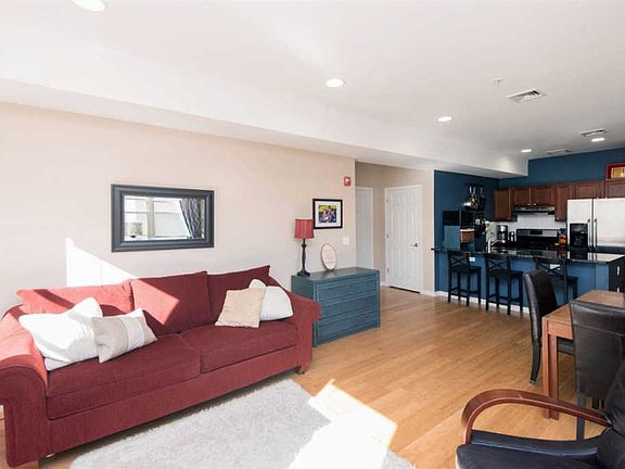 2nd image of 167 Monticello Ave APT 6