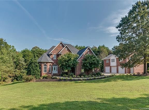 3rd image of 204 S Quail Ln