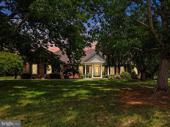 3rd image of 19507 Clair Manor Dr