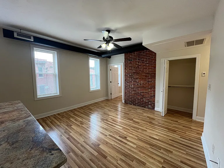 100 S 22nd St #13 — Photo 11