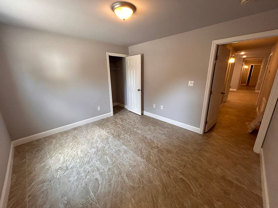 Entrance Office/Den