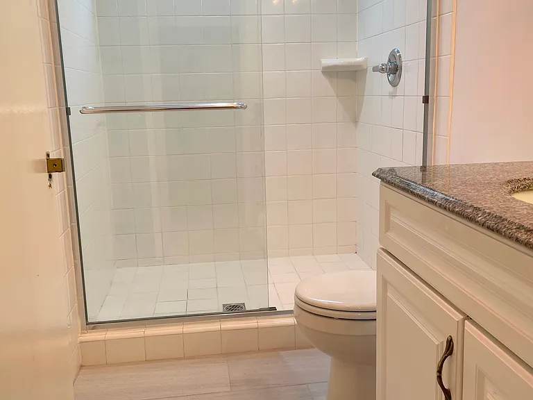2250 N Beachwood Dr #102 — Photo 8