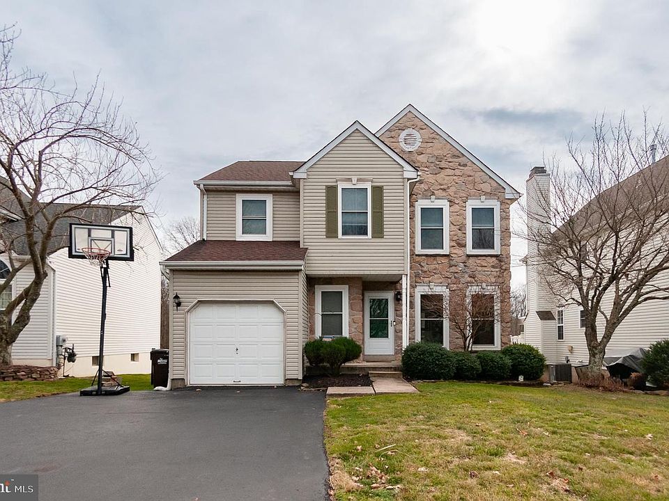 1st image of 226 Forest Park Dr