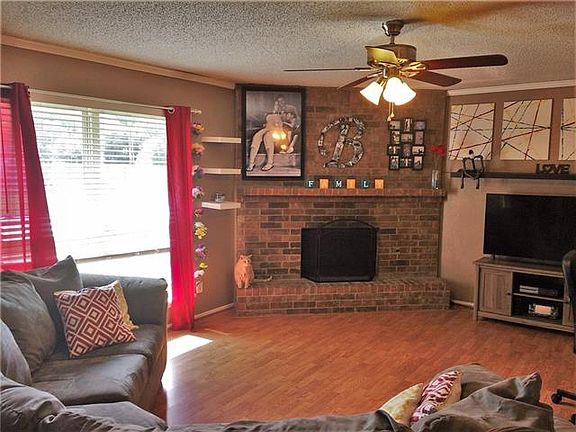 2nd image of 3609 Jewel St