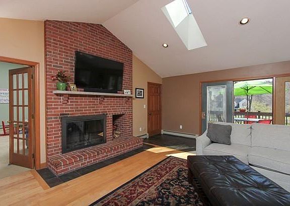 5th image of 19 Longmeadow Dr