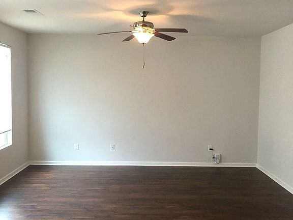3rd image of 112 Daisy Cir
