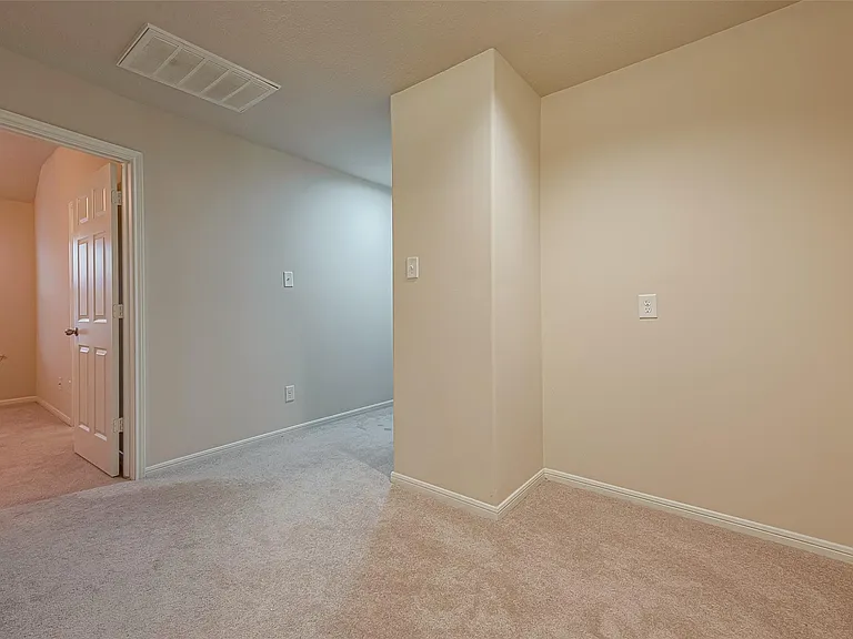 6352 Austinville Dr — Photo 18