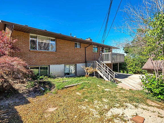 4th image of 2555 E Elm Ave