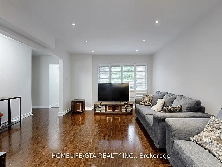 8 Whiteleas Ave — Photo 6