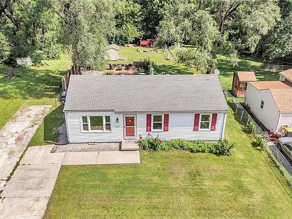 3rd image of 3730 Meadow Ln