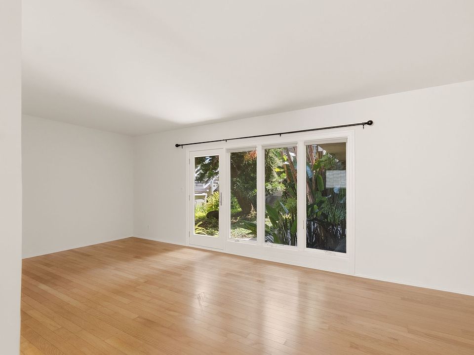 1st image of 176 McKnight Dr