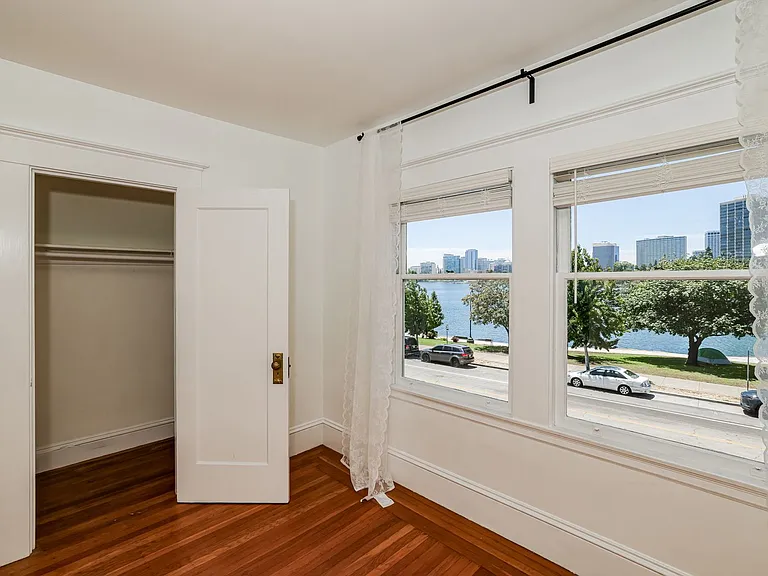 2238 Lakeshore Ave — Photo 14