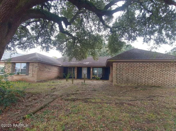 111 Weeks Dr, Youngsville, LA 70592