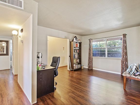 4th image of 2817 Cabot Pl