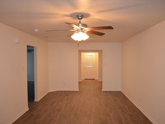 4th image of 211 Coby Dr Unit B