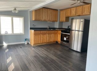 29 John St, West Milford, NJ 07480