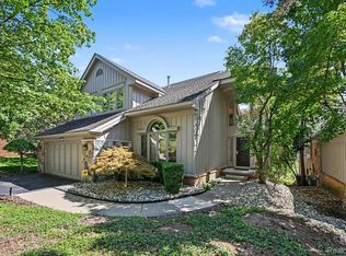 4807 Mirror Lake Dr, West Bloomfield, MI 48323