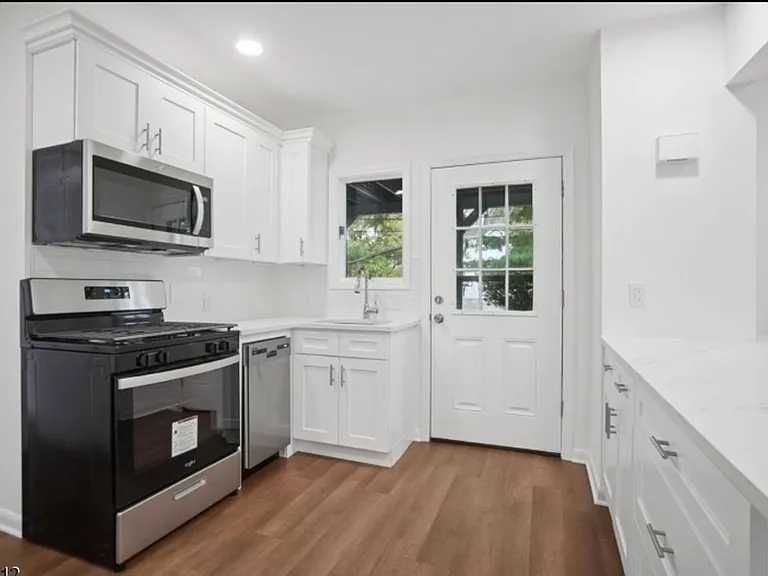 188 Burnett Ave #2 — Photo 2