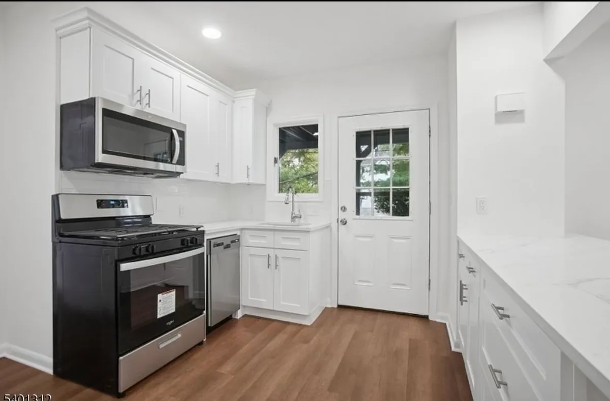 Building Photo - 188 Burnett Ave #2