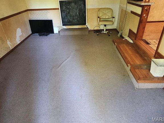 4th image of 328 Michael Ln